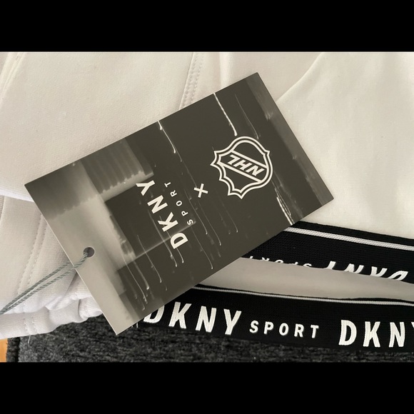 DKNY x Winnipeg Jets - Picture 3 of 5